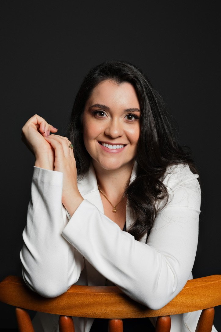 Retrato da Dra. Lívia Mól, cardiologista em Ipatinga, no Vale do Aço